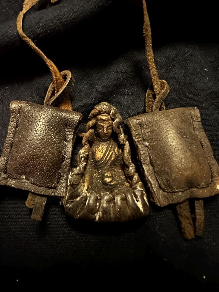 amulettes de protection, talisman pour attirer l'argent, talisman de chance, amulette d'amour et d'attraction